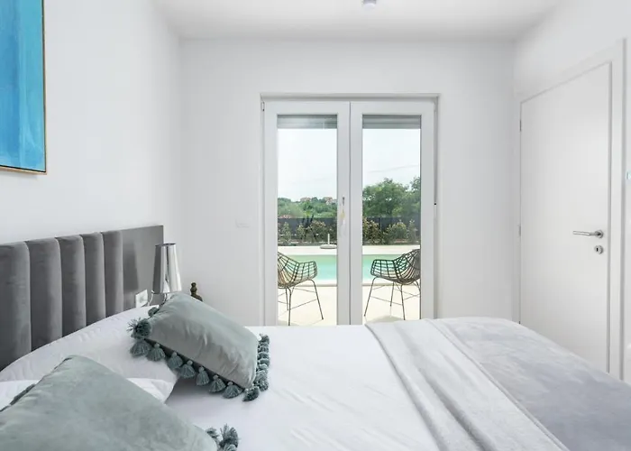 Gostinjska kuća Audrey By 4*