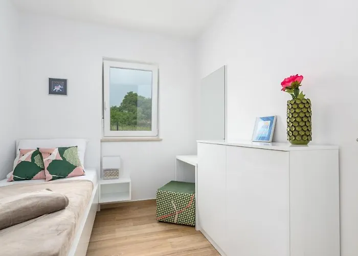 Gostinjska kuća Audrey By 4*